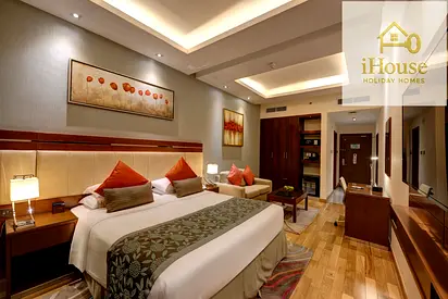Deluxe King Room -Next to Insurance Market Metro -All Inclusive !