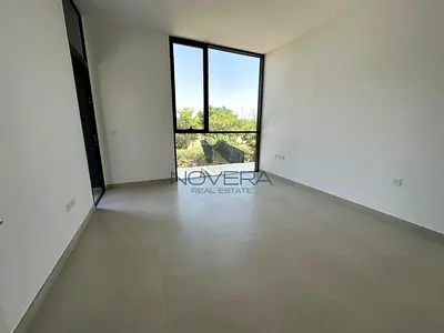 Freehold | greenery| middle unit| big size | Robinia