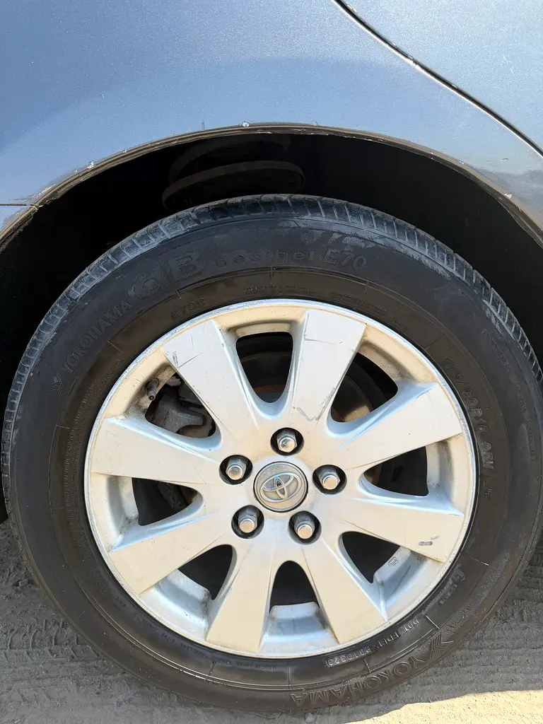 Toyota Camry 2011 — photo 1 of 11