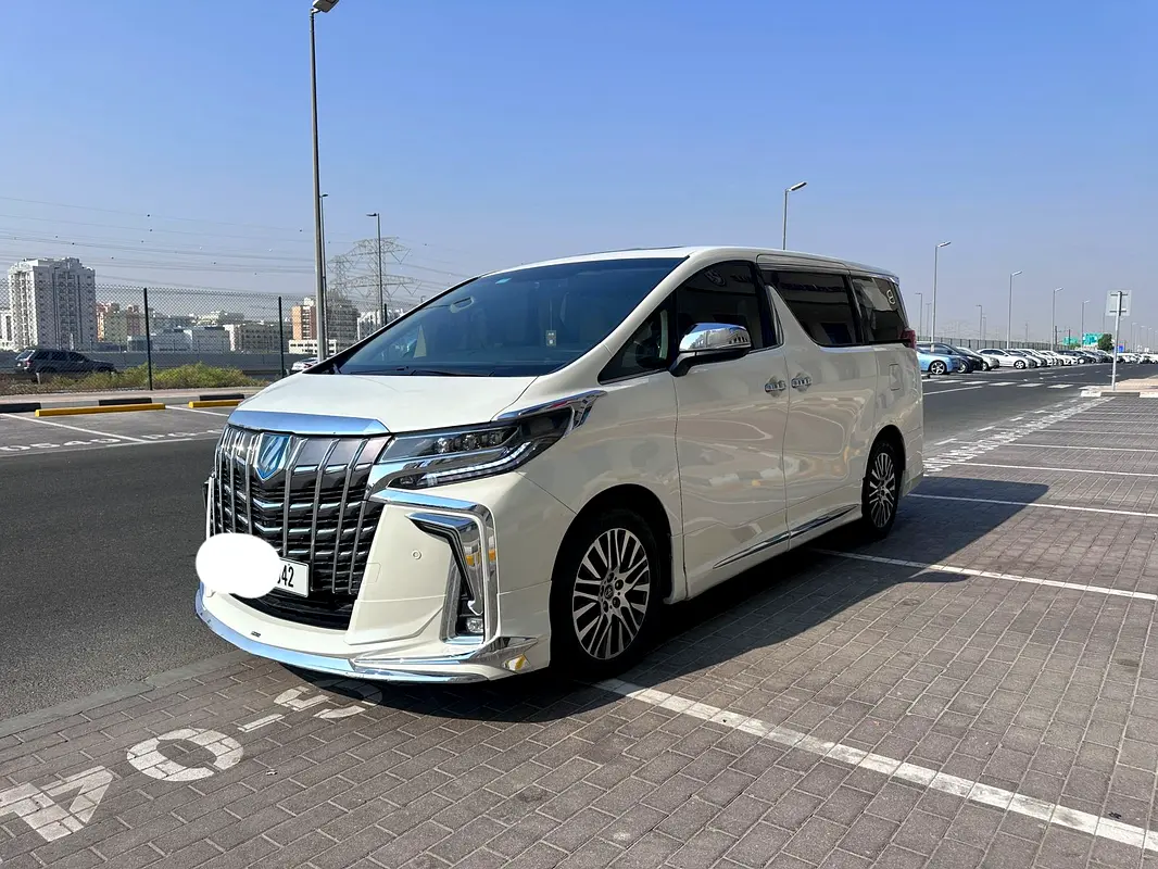 Toyota Alphard 2018 — photo 1 of 11