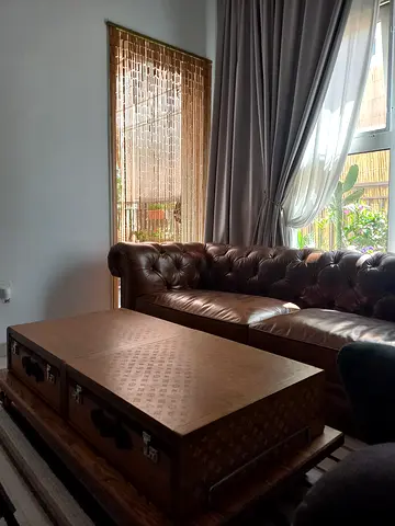 Elegant Leather Sofa Chesterfield