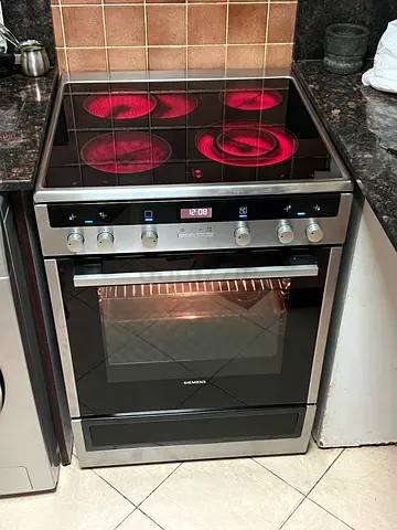 Siemens 4 burner electric ceramic cocker size 60cm