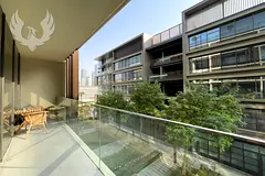 Corner | Large layout | Treetop view | Vacant Nov
