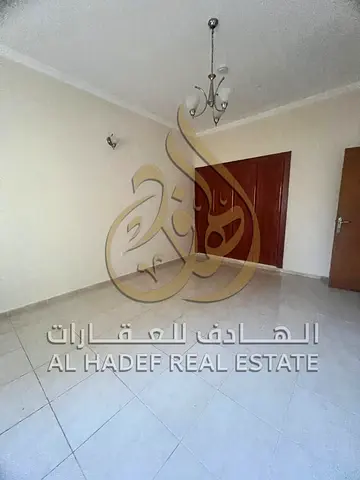 🏡 متاح للإيجار شقة غرفتين وصالة في القاسمية – النهد  فرصة ممتازة للسكن في موقع حيوي بمنطقة القاسمية النهد مع مزايا مجانية رائعة.  ✨ تفاصيل الشقة:  غر