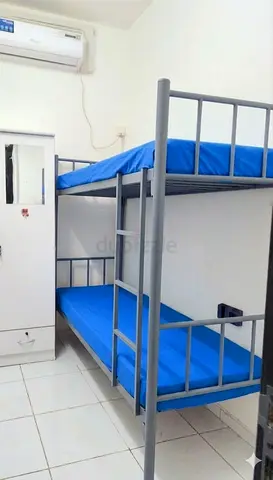 Partition for 2 Indian Girls-Behind Metro