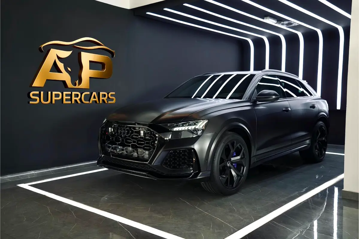 Audi RS Q8 2023 — photo 1 of 8