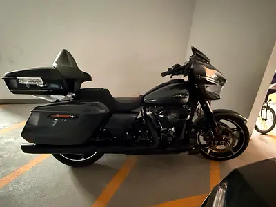 Harley Davidson Street Glide 2025 with Tour pack