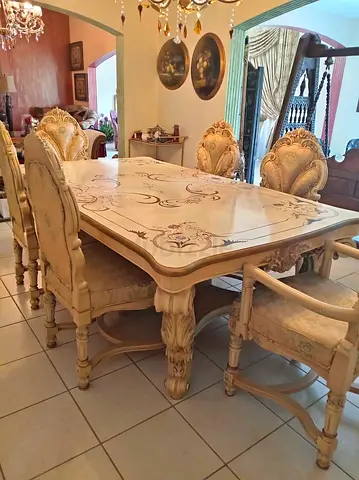 Elegant Dining Set with Intricate Detailing