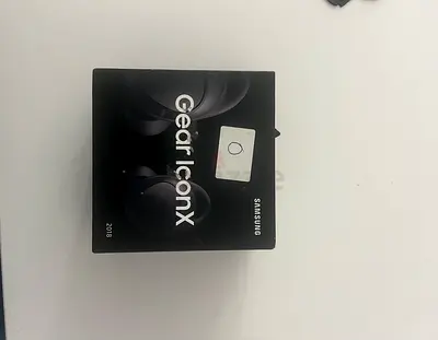 Samsung Gear IconX (2018) wireless earbuds - box included