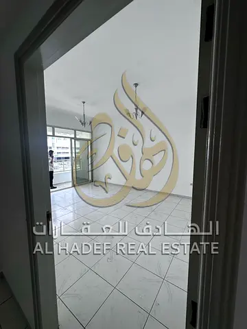 متاح للإيجار شقة مميزة في منطقة أبو شغارة بالشارقة داخل بناية عائلية هادئة مناسبة للسكن والاستقرار، حيث تتميز المنطقة بموقعها الحيوي وقربها من جميع ال