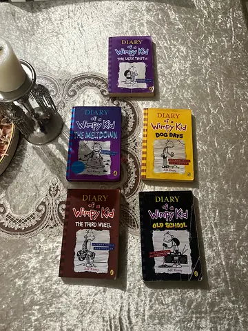 Diary of a Wimpy Kid - 5 Book Bundle (Well-Loved) or a set of 5 books combined