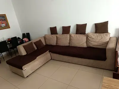 L-shaped Sofa with Brown Cushions