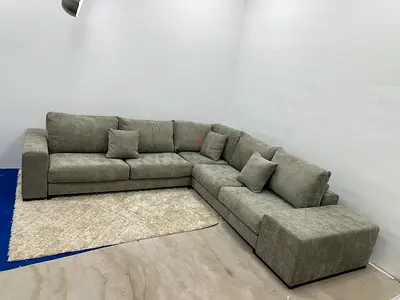 Like new condition Natuzzi brand corner sofa