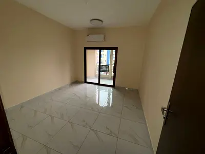 شقة غرفتين وصالة للإيجار في النخيل 2 عجمان ثاني صف من الكورنيش مع بلكونة وتشطيبات جديدة بسعر 28 ألف على 6 دفعات موقع مميز جداً