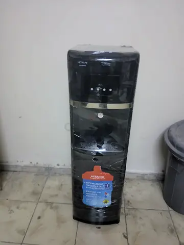 Bottom load water dispenser