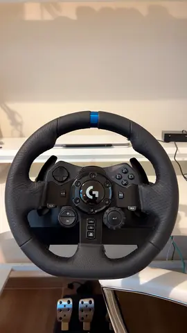 Logitech G923 TRUEFORCE Racing Wheel+Pedals – 900° Force Feedback, Realistic Sim Racing (PC/PS/Xbox)