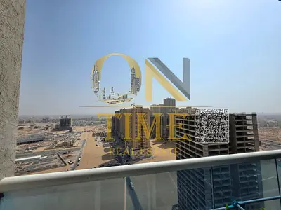 شقة مفروشة بالكامل مع تكييف مجاني وإطلالة مفتوحة، جاهزة للسكن الفوري، توفر الراحة والسهولة في موقع مميز