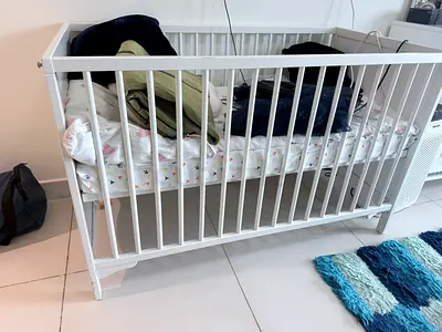 White Crib in Good Condition