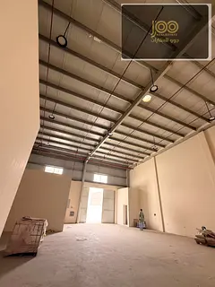 Warehouses and showroom for rent in Umm Al Thuoub, 2,860 sq ft, 25 kW electricity, brand new units,