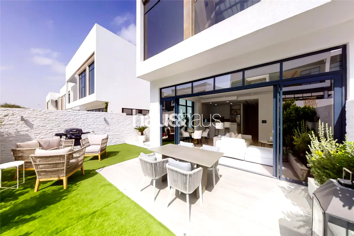 End Unit | Beautiful Landscaping | 1st June