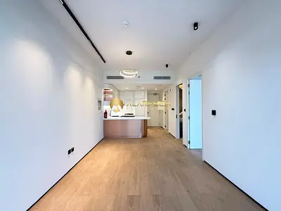 شقة بغرفة نوم واحدة | شرفة | إطلالة على المدينة ووسط المدينة | تصميم حديث بمخطط مفتوح