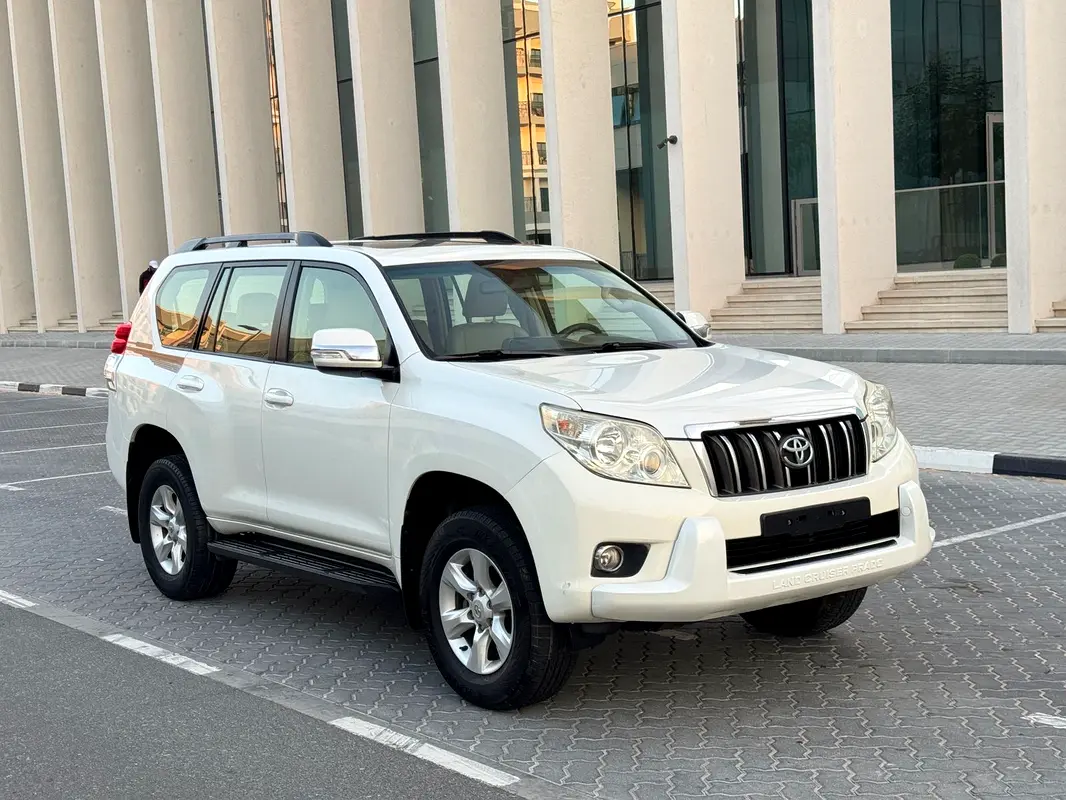 Toyota Prado 2013 — photo 1 of 13