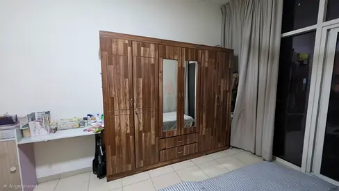 6 door wardrobe great condition with mirror for SALE Dhs400