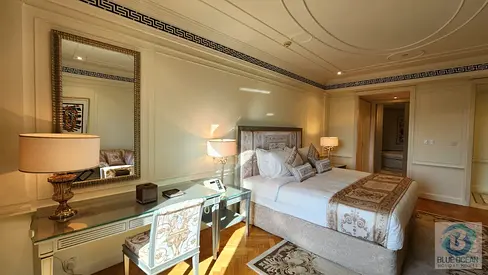 اقامة ملكية -شقة 3 غرف نوم في قصر فيرساتشي - اطلالة راقية و تجربة استثنائية