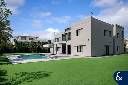 Luxury Renovated 4BR | Vacant | Large Plot