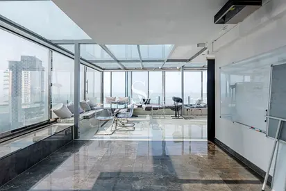 Sea and Palm views |High Ceiling |Luxury Furniture