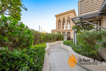 Close To Metro & Separate Laundry | Close Kitchen & Ready to Move