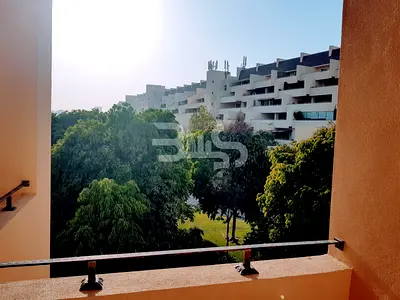 Top Floor- Park View- Spacious Studio- Balcony
