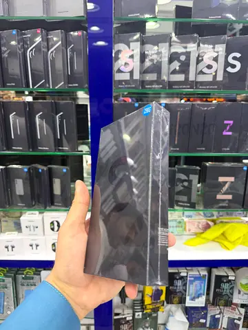 Samsung Galaxy S22 Ultra Brand New.