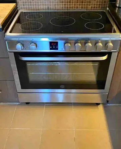Hoover electric stove in very good condition size 90x60cm