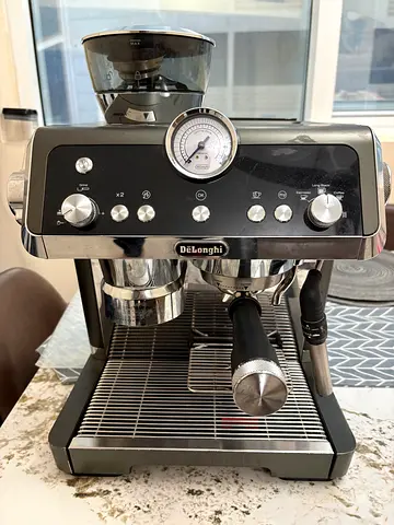 My DeLonghi Espresso Machine with Built-in Grinder and Steam Wand — Working