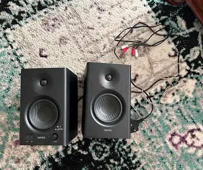 EDIFIER MR4 speakers