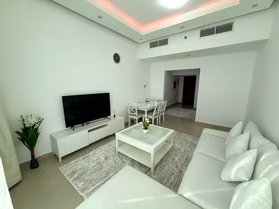 غرفة وصالة مفروشة للإيجار في كورنيش عجمان شامل جميع الفواتير.