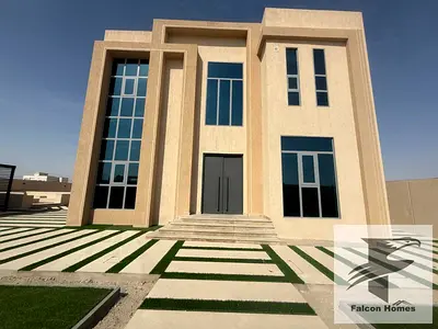 فيلا واسعة مكونة من 5 غرف نوم مع منطقة حديقة