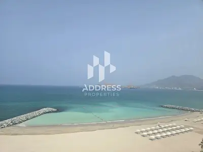 إطلالة بحرية كاملة مباشرة على بحر العرب – شقة فاخرة مع شرفتين واسعتين