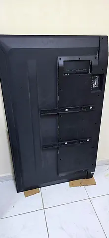 Hisense LED smart TV 57 inch 450 dhs