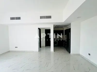 Contemporary 1 Bedroom | Balcony | Prime DLRC Living