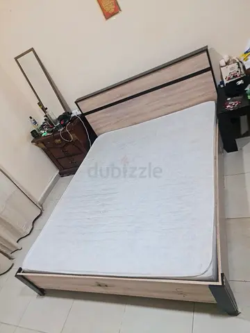 Queen Size Bed with Modern Design