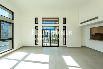 High Ceiling | Unique 2 Beds | Burj View
