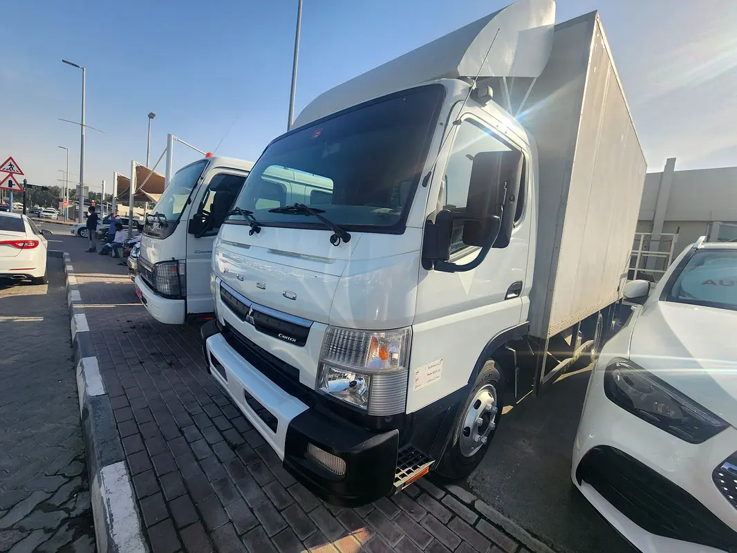 Mitsubishi Canter 2020 — photo 1 of 3