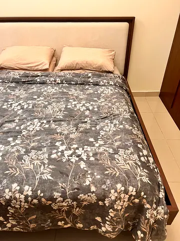 Elegant Floral Design Bed Set