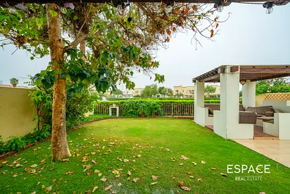 Gazebo | Extra Room | Lake View | Fully Upgraded