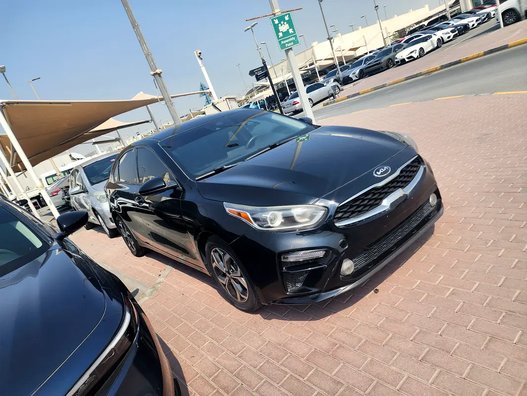 Kia Forte 2021 — photo 1 of 8