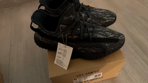 Yeezy 350 v2 MX dark salt