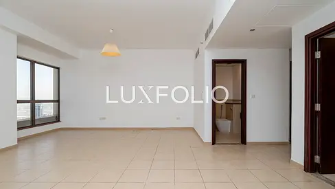 Well-Maintained Unfurnished Apartment on Mid Floor – Family Ideal