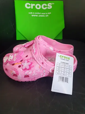 Crocs Melody pink kids clogs with floral charms - new with tags 30/31 #
